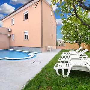 apartments-edin-1359.in-istria.net/